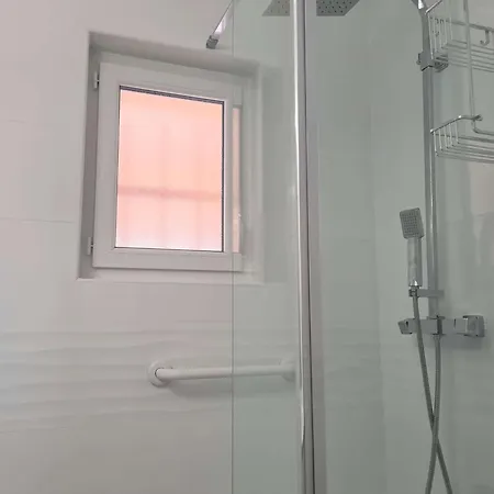 T2 Avec Parking Et Acces Direct A La - Fr-1-249-129 Apartmán *